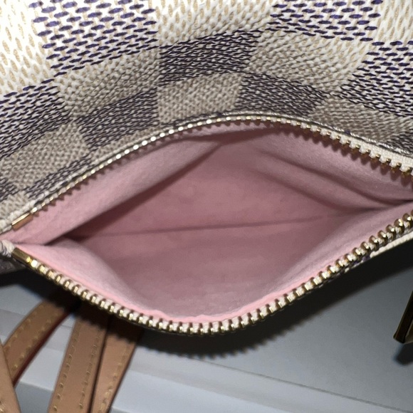 Louis Vuitton - Picture 7 of 7